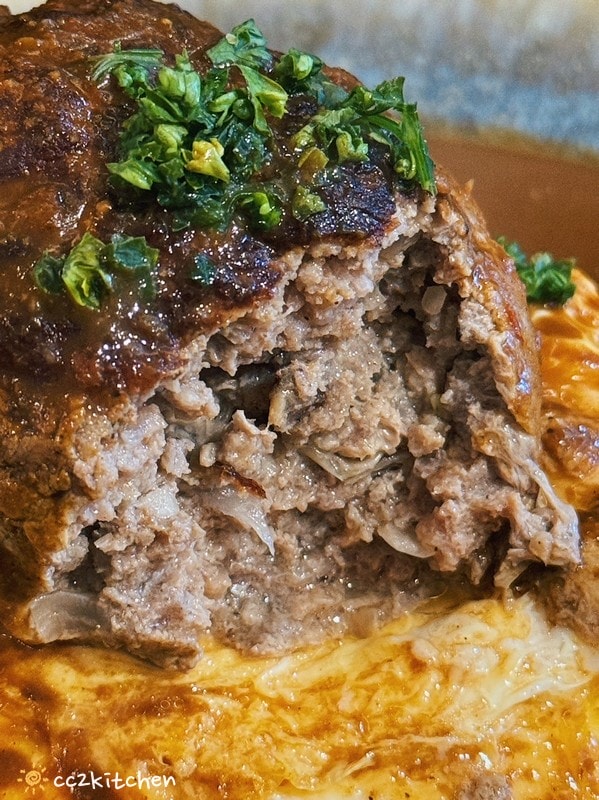 藏身在髮廊裡的複合式餐廳!台東「尖峯洋食x咖啡x沙龍」份量大、料多實在的義大利麵~主廚不定期更換的特餐也是必點! - 第13張圖