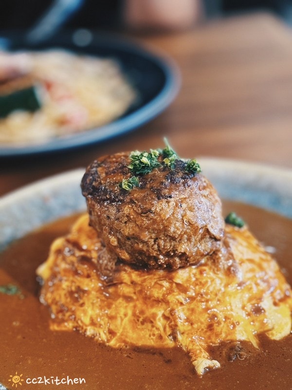 藏身在髮廊裡的複合式餐廳!台東「尖峯洋食x咖啡x沙龍」份量大、料多實在的義大利麵~主廚不定期更換的特餐也是必點! - 第12張圖