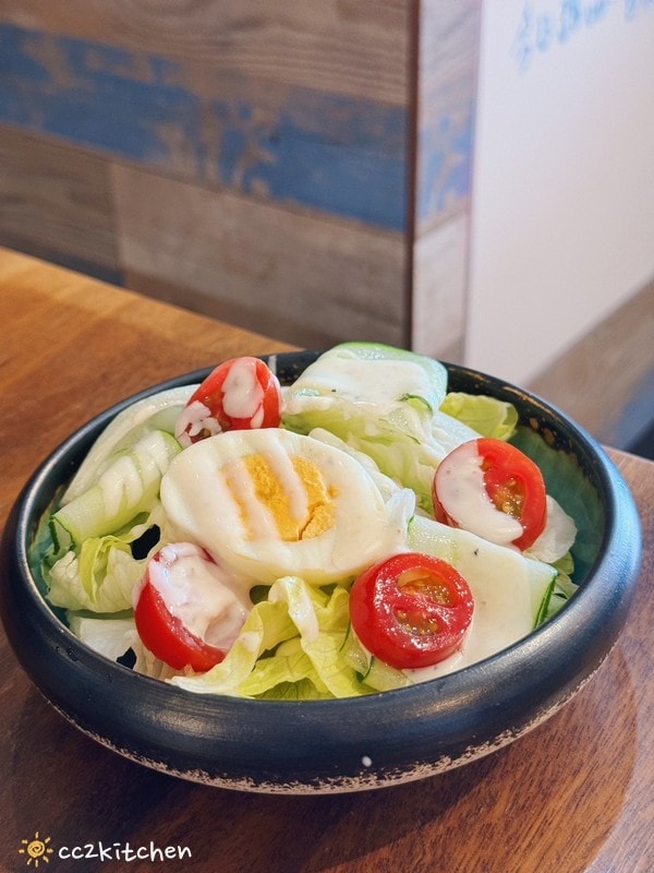 藏身在髮廊裡的複合式餐廳!台東「尖峯洋食x咖啡x沙龍」份量大、料多實在的義大利麵~主廚不定期更換的特餐也是必點! - 第16張圖