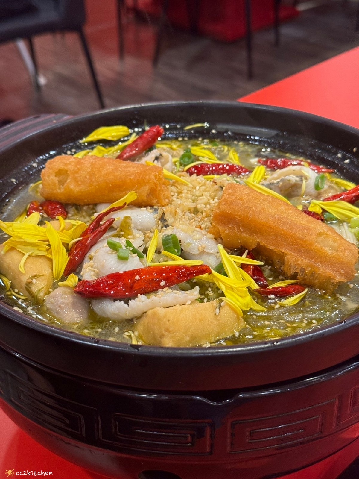 比臉盆還大的酸菜魚!「錄鼎記酸菜魚鍋台東店」台東首間酸菜魚火鍋~8/15新開幕,限定時段用餐鍋物9折! - 第19張圖