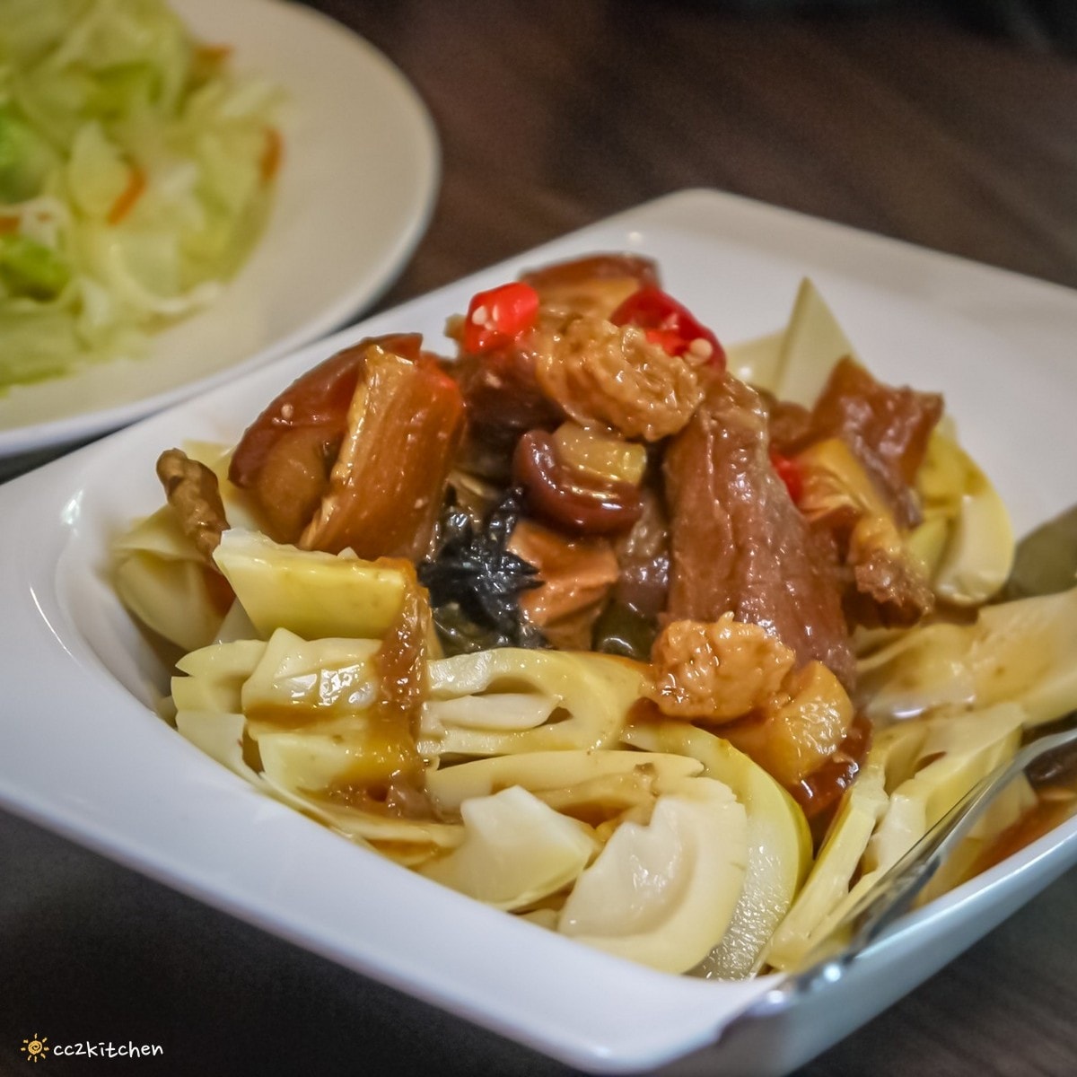 【2026台東太麻里金針山一日遊】金針山賞花秘境、森呼吸金針瑜珈、金針園採筍趣、水果茶凍DIY、大啖金針私房創意料理 ！