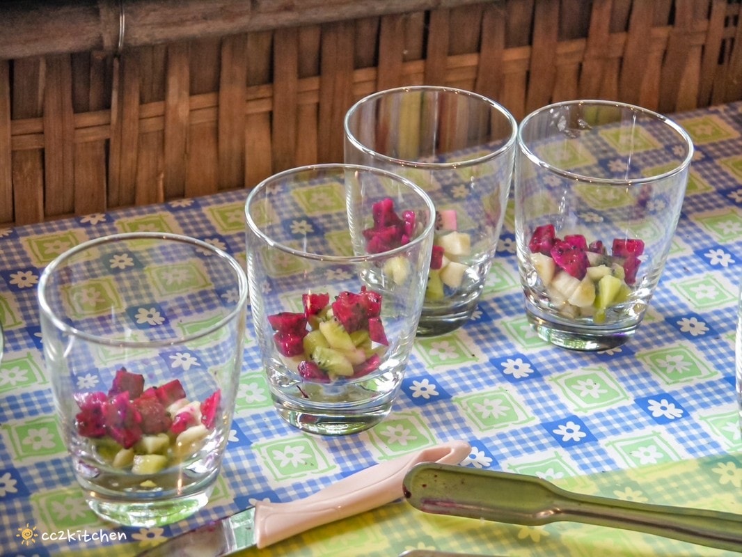 【2026台東太麻里金針山一日遊】金針山賞花秘境、森呼吸金針瑜珈、金針園採筍趣、水果茶凍DIY、大啖金針私房創意料理 ！