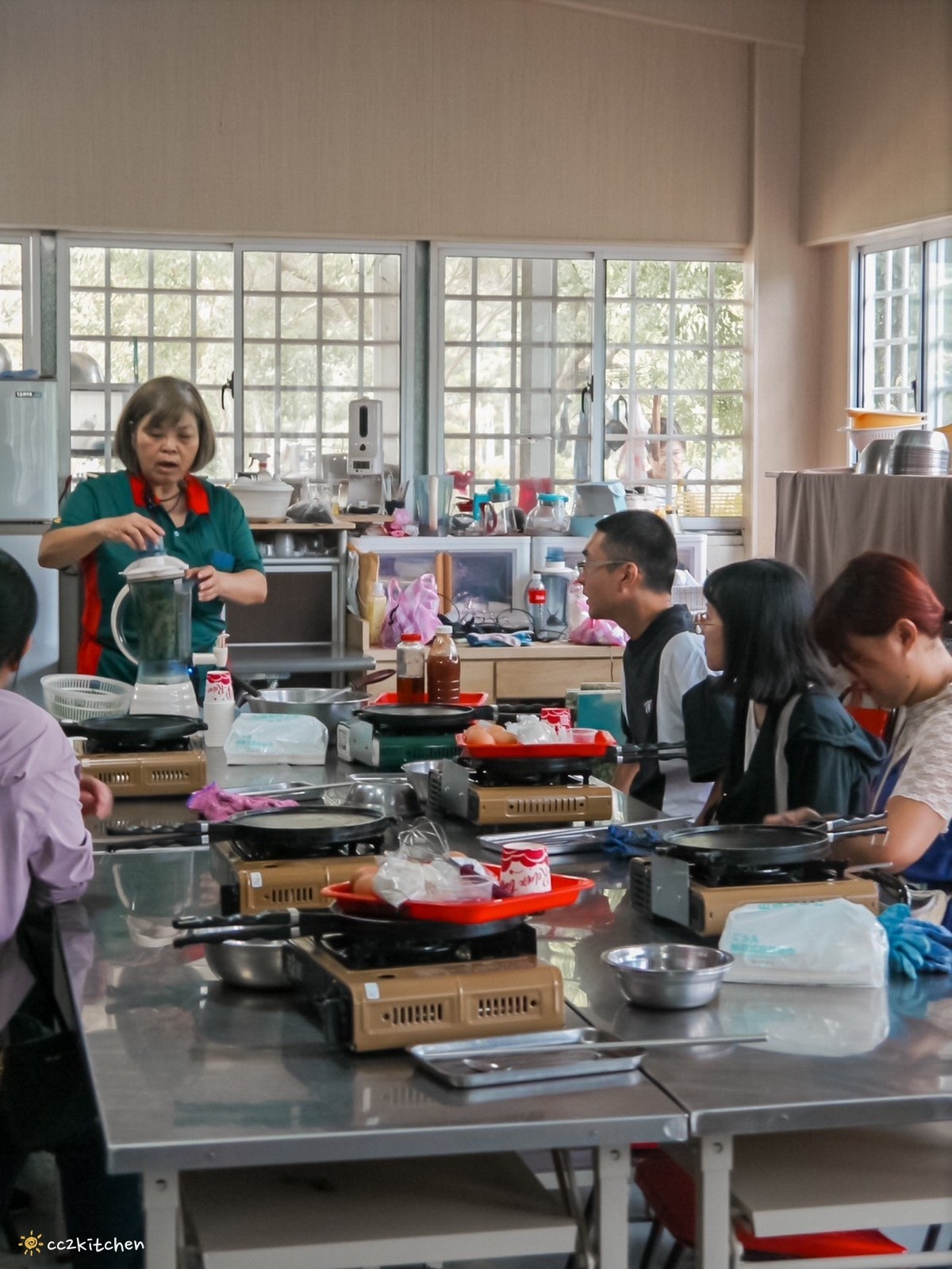 【2026台東初鹿一日遊】初鹿美食景點旅遊指南～一日茶農採茶趣、藥草火鍋吃到飽、深山裡的柴燒陶藝、釋迦鑰匙圈DIY ！
