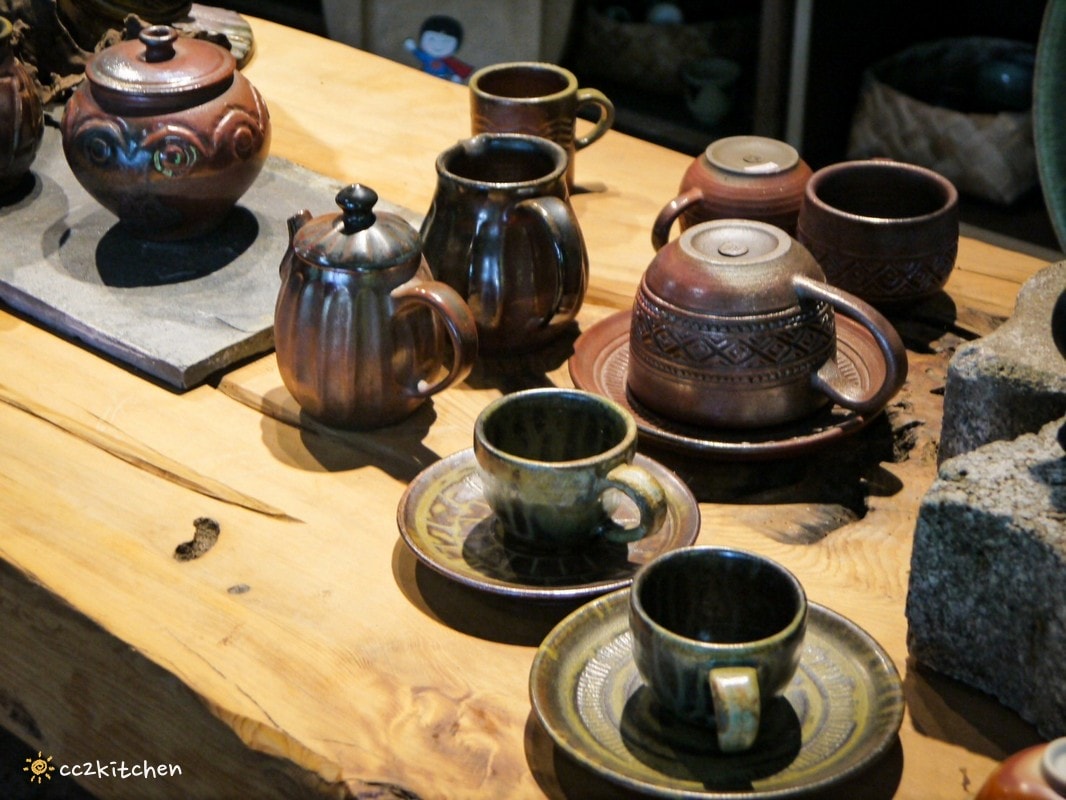 【2026台東初鹿一日遊】初鹿美食景點旅遊指南～一日茶農採茶趣、藥草火鍋吃到飽、深山裡的柴燒陶藝、釋迦鑰匙圈DIY ！