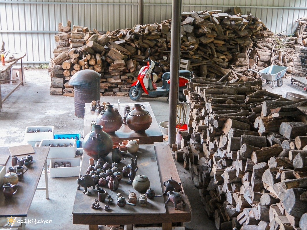 【2026台東初鹿一日遊】初鹿美食景點旅遊指南～一日茶農採茶趣、藥草火鍋吃到飽、深山裡的柴燒陶藝、釋迦鑰匙圈DIY ！