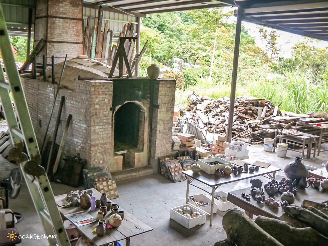 【2026台東初鹿一日遊】初鹿美食景點旅遊指南～一日茶農採茶趣、藥草火鍋吃到飽、深山裡的柴燒陶藝、釋迦鑰匙圈DIY ！