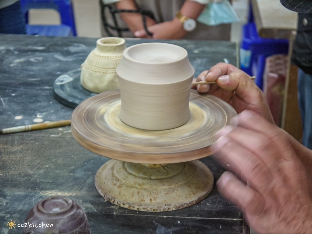 【2026台東初鹿一日遊】初鹿美食景點旅遊指南～一日茶農採茶趣、藥草火鍋吃到飽、深山裡的柴燒陶藝、釋迦鑰匙圈DIY ！