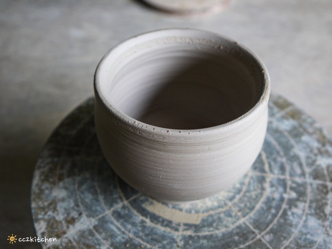 【2026台東初鹿一日遊】初鹿美食景點旅遊指南～一日茶農採茶趣、藥草火鍋吃到飽、深山裡的柴燒陶藝、釋迦鑰匙圈DIY ！