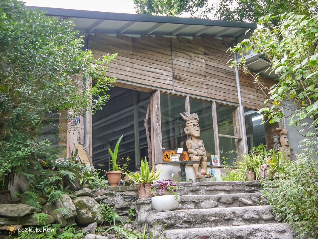 【2026台東初鹿一日遊】初鹿美食景點旅遊指南～一日茶農採茶趣、藥草火鍋吃到飽、深山裡的柴燒陶藝、釋迦鑰匙圈DIY ！