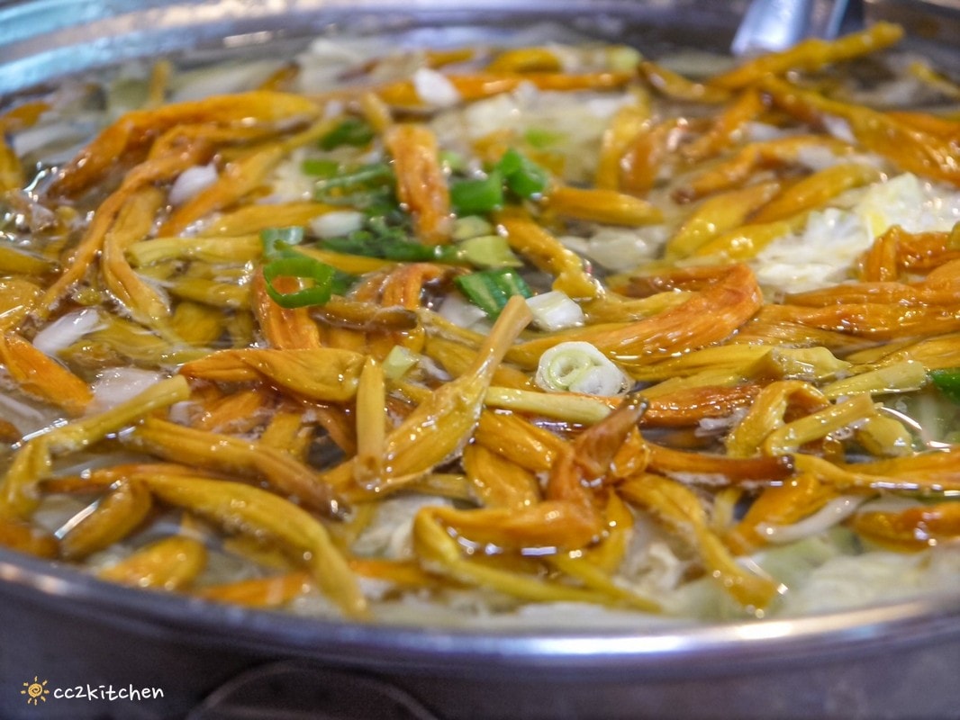 【2026台東太麻里金針山一日遊】金針山賞花秘境、森呼吸金針瑜珈、金針園採筍趣、水果茶凍DIY、大啖金針私房創意料理 ！