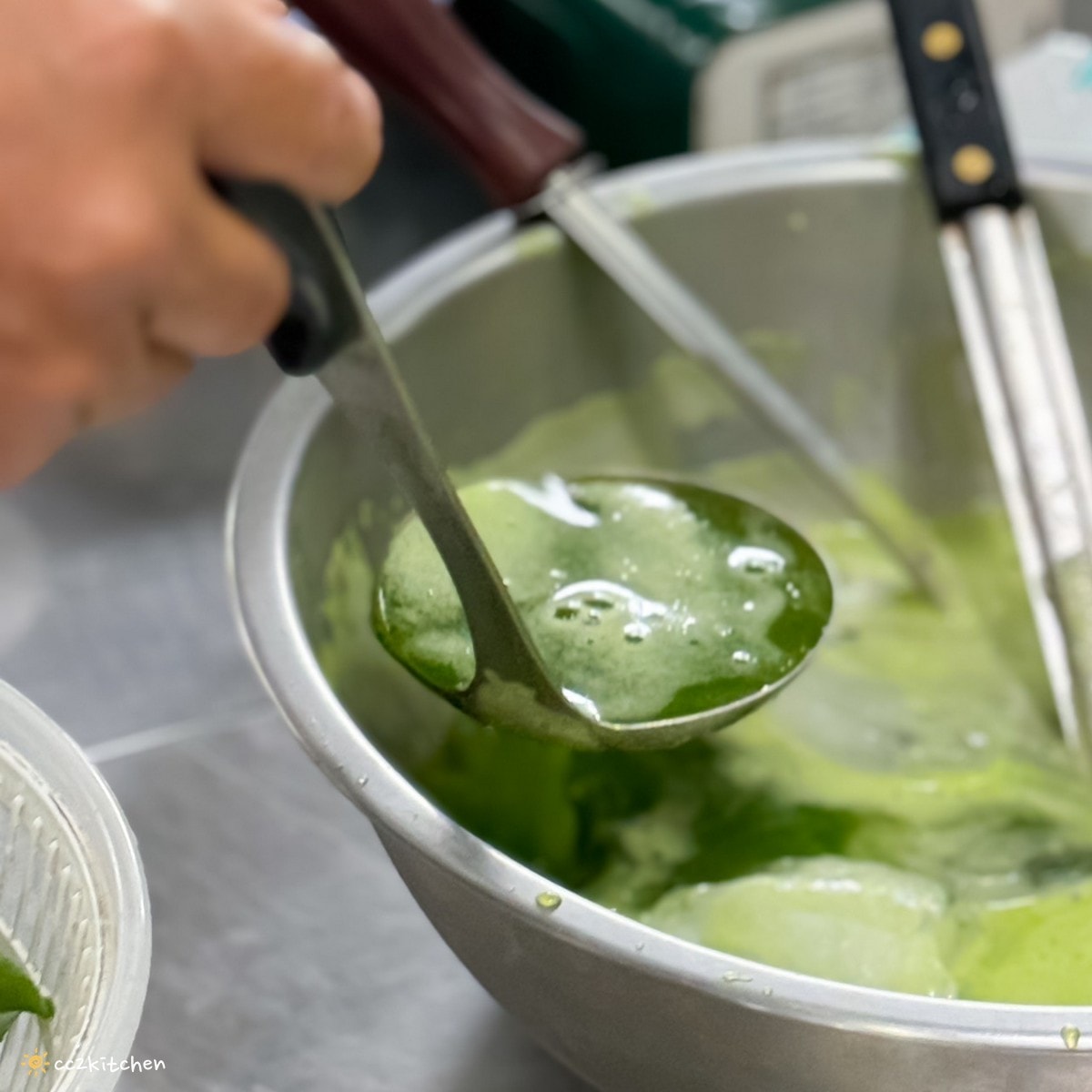 【2026台東初鹿一日遊】初鹿美食景點旅遊指南～一日茶農採茶趣、藥草火鍋吃到飽、深山裡的柴燒陶藝、釋迦鑰匙圈DIY ！