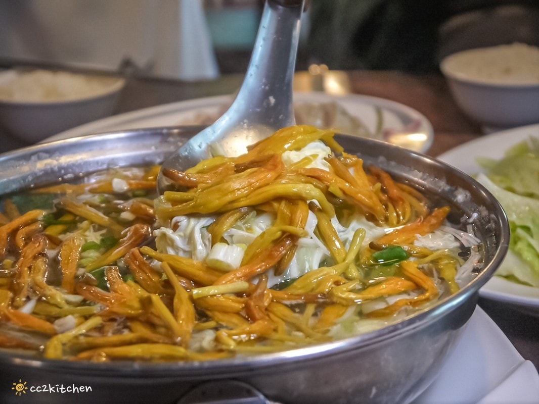 【2026台東太麻里金針山一日遊】金針山賞花秘境、森呼吸金針瑜珈、金針園採筍趣、水果茶凍DIY、大啖金針私房創意料理 ！