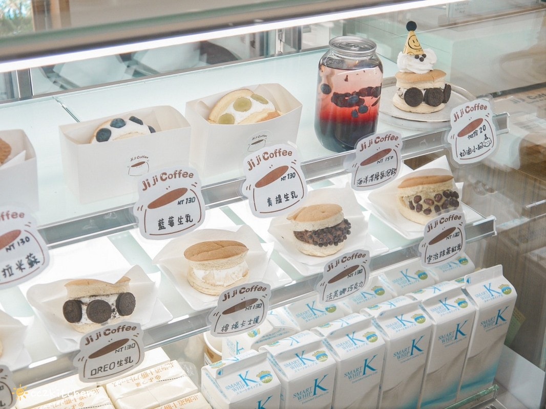 花蓮網美咖啡廳「Jiji Coffee 吉吉咖啡」，位於新城老街上、佳興檸檬汁旁～北海道生乳舒芙蕾專賣店、易開罐式咖啡飲品超吸睛！可外帶也可內用。