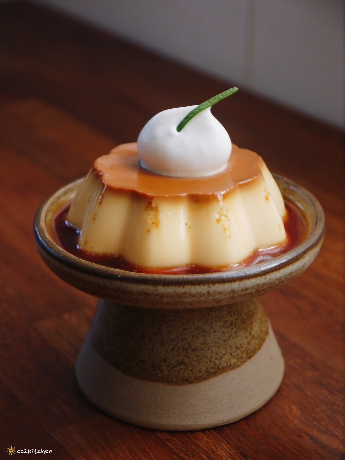 花蓮「坡上」招牌焦糖布丁只要60元好佛心！日系風格的溫潤木質調平價咖啡廳，甜點和價位都很可愛～花蓮旅遊咖啡下午茶推薦！