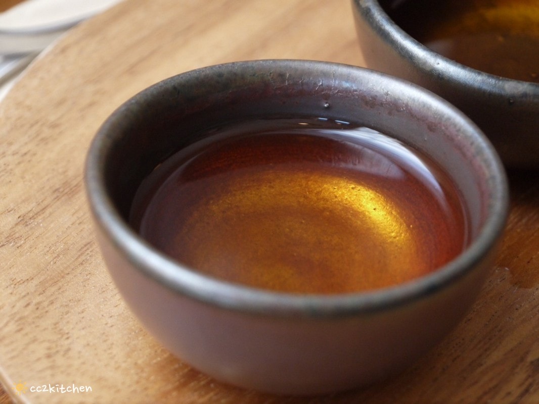 花蓮「坡上」招牌焦糖布丁只要60元好佛心！日系風格的溫潤木質調平價咖啡廳，甜點和價位都很可愛～花蓮旅遊咖啡下午茶推薦！