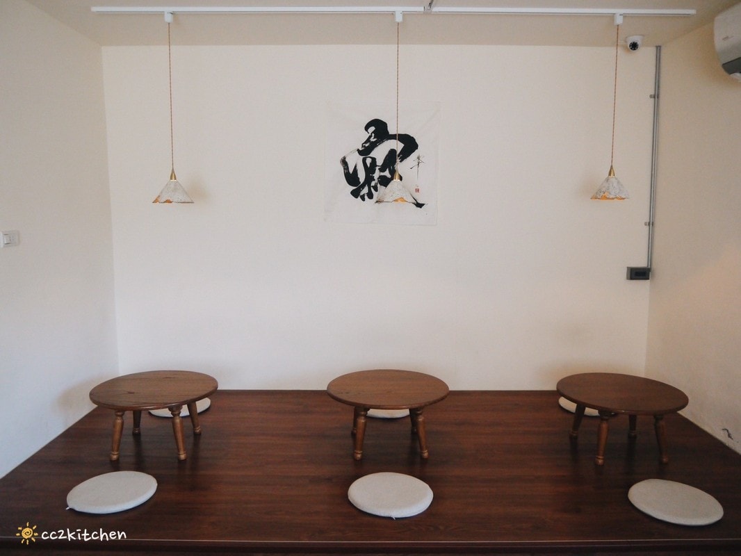 花蓮「坡上」招牌焦糖布丁只要60元好佛心！日系風格的溫潤木質調平價咖啡廳，甜點和價位都很可愛～花蓮旅遊咖啡下午茶推薦！