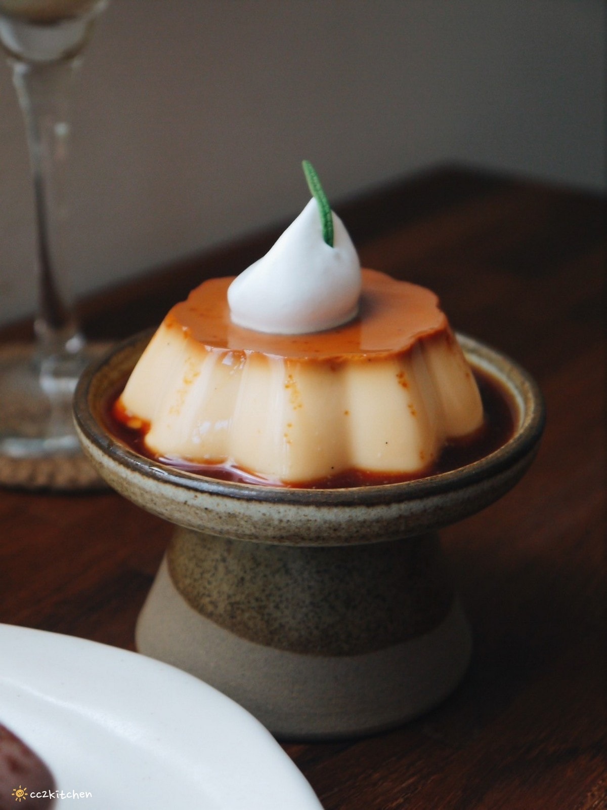 花蓮「坡上」招牌焦糖布丁只要60元好佛心！日系風格的溫潤木質調平價咖啡廳，甜點和價位都很可愛～花蓮旅遊咖啡下午茶推薦！