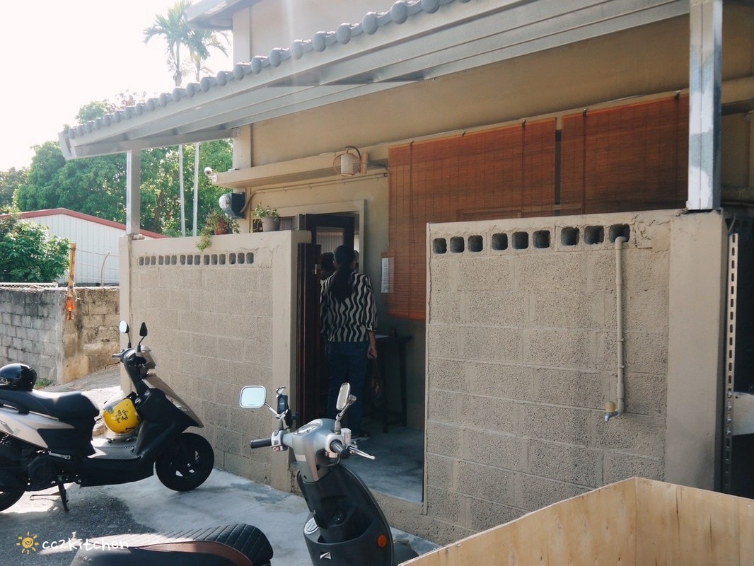 花蓮「坡上」招牌焦糖布丁只要60元好佛心！日系風格的溫潤木質調平價咖啡廳，甜點和價位都很可愛～花蓮旅遊咖啡下午茶推薦！