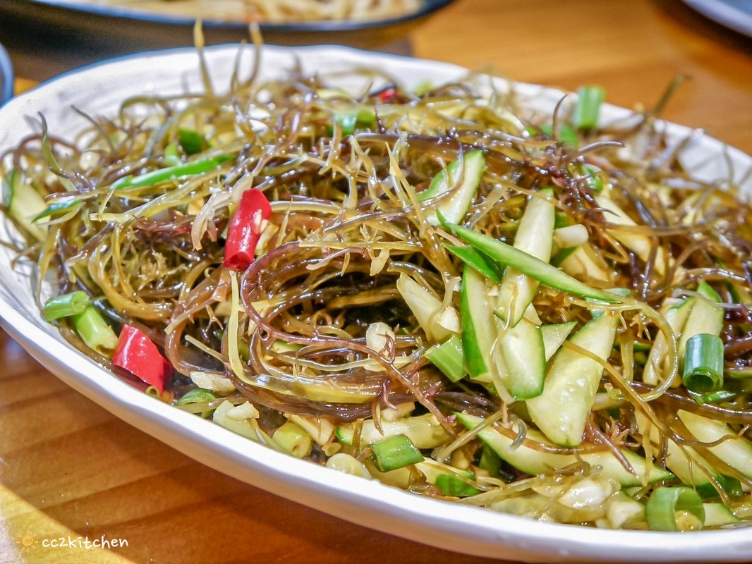 台東成功海鮮餐廳「比西里岸近海廚房」，鄰近三仙台的平價家常小餐館，單點制～價格平易近人，小家庭也能大啖海產！