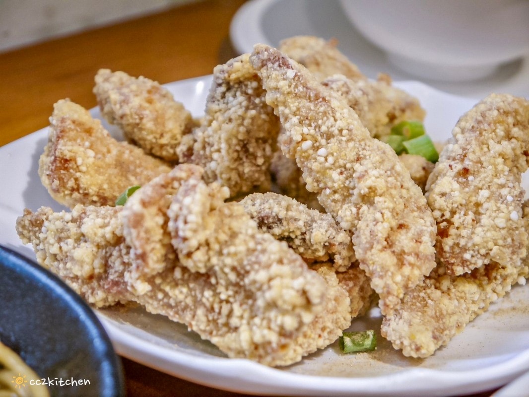 台東成功海鮮餐廳「比西里岸近海廚房」，鄰近三仙台的平價家常小餐館，單點制～價格平易近人，小家庭也能大啖海產！