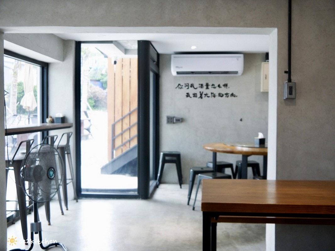 台東成功海鮮餐廳「比西里岸近海廚房」，鄰近三仙台的平價家常小餐館，單點制～價格平易近人，小家庭也能大啖海產！