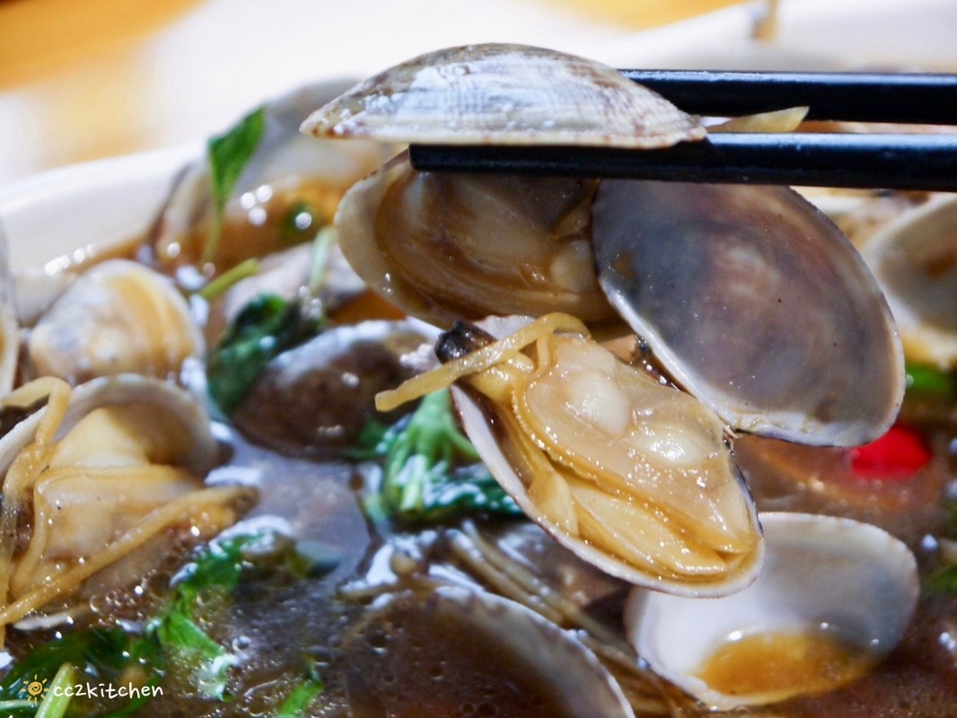 台東成功海鮮餐廳「比西里岸近海廚房」，鄰近三仙台的平價家常小餐館，單點制～價格平易近人，小家庭也能大啖海產！