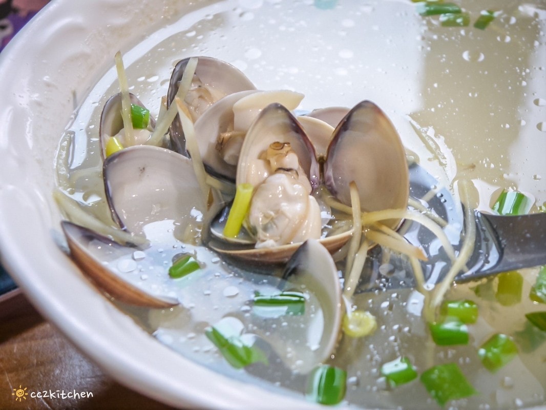 台東成功海鮮餐廳「比西里岸近海廚房」，鄰近三仙台的平價家常小餐館，單點制～價格平易近人，小家庭也能大啖海產！