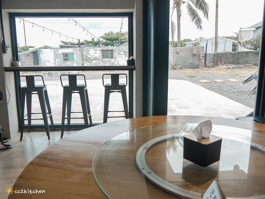 台東成功海鮮餐廳「比西里岸近海廚房」，鄰近三仙台的平價家常小餐館，單點制～價格平易近人，小家庭也能大啖海產！