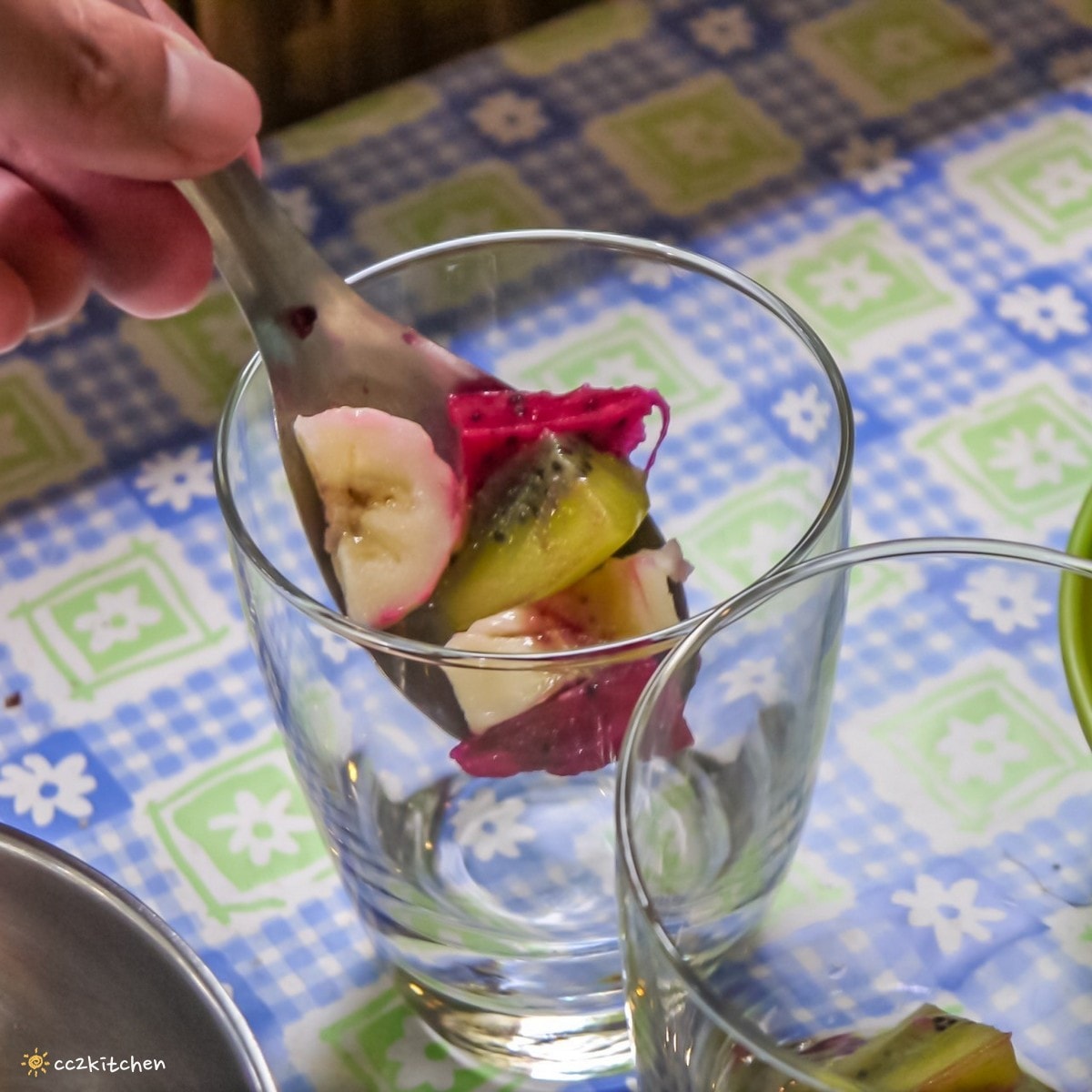 【2026台東太麻里金針山一日遊】金針山賞花秘境、森呼吸金針瑜珈、金針園採筍趣、水果茶凍DIY、大啖金針私房創意料理 ！