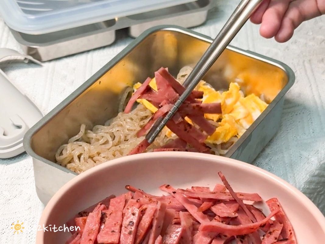 【團購好物開箱】LiFE RiCH富川創造 𝘿𝙤𝙪𝙗𝙡𝙚 𝘽𝙤𝙭可微波不鏽鋼便當盒,一盒多用可蒸、煮、煎、炸、烤~自煮神器、自帶料理的好夥伴! - 第75張圖