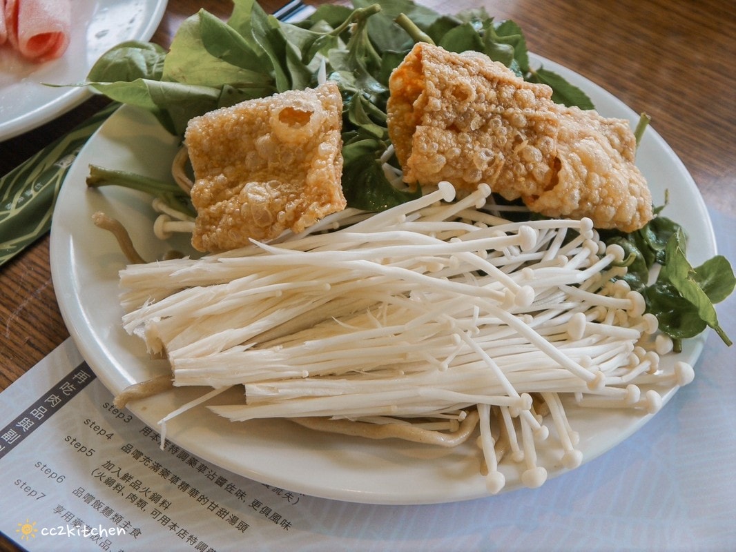 【2025台東初鹿一日遊】初鹿美食景點旅遊指南~一日茶農採茶趣、藥草火鍋吃到飽、深山裡的柴燒陶藝、釋迦鑰匙圈DIY ! - 第53張圖