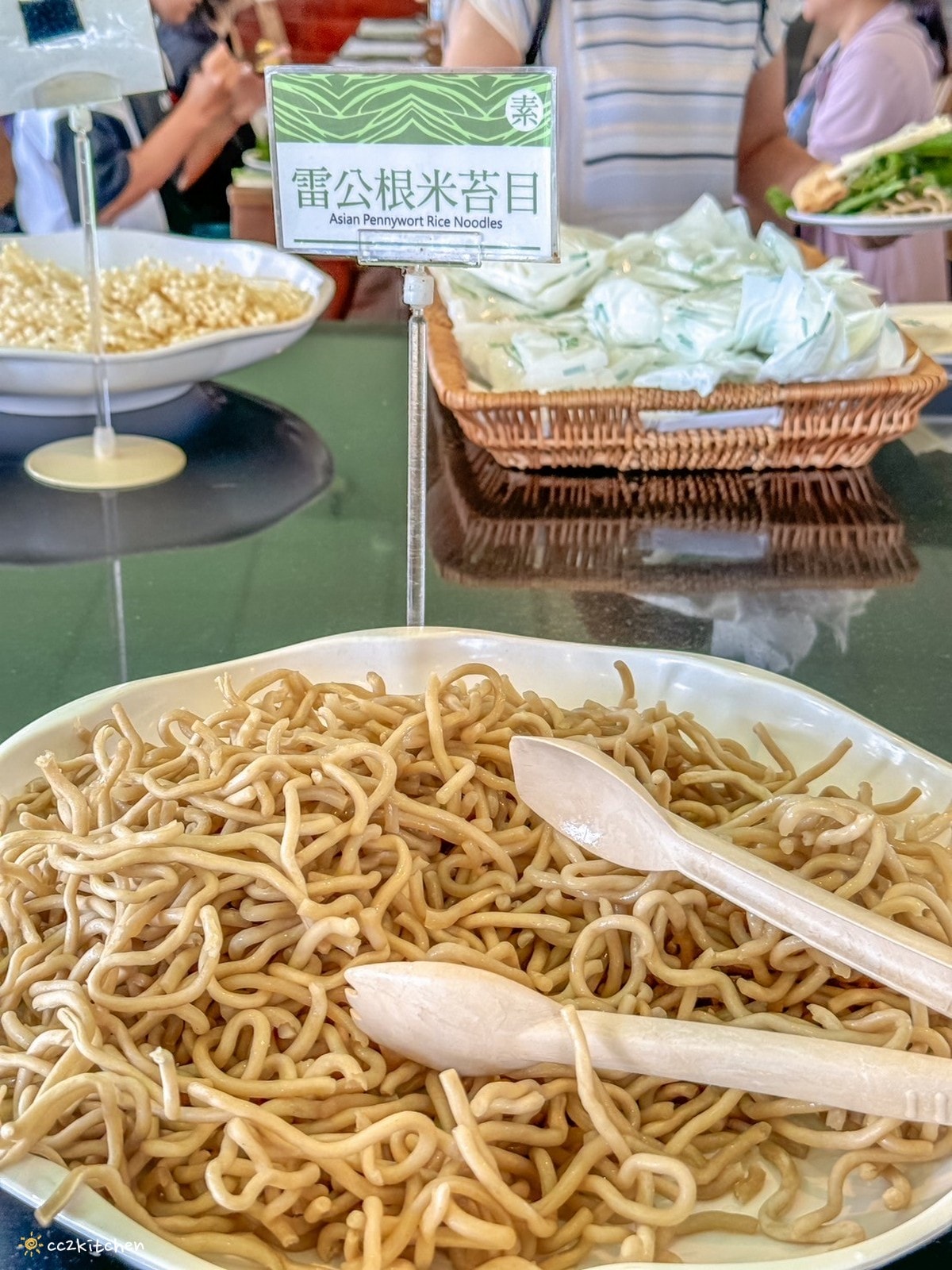 【2025台東初鹿一日遊】初鹿美食景點旅遊指南~一日茶農採茶趣、藥草火鍋吃到飽、深山裡的柴燒陶藝、釋迦鑰匙圈DIY ! - 第54張圖