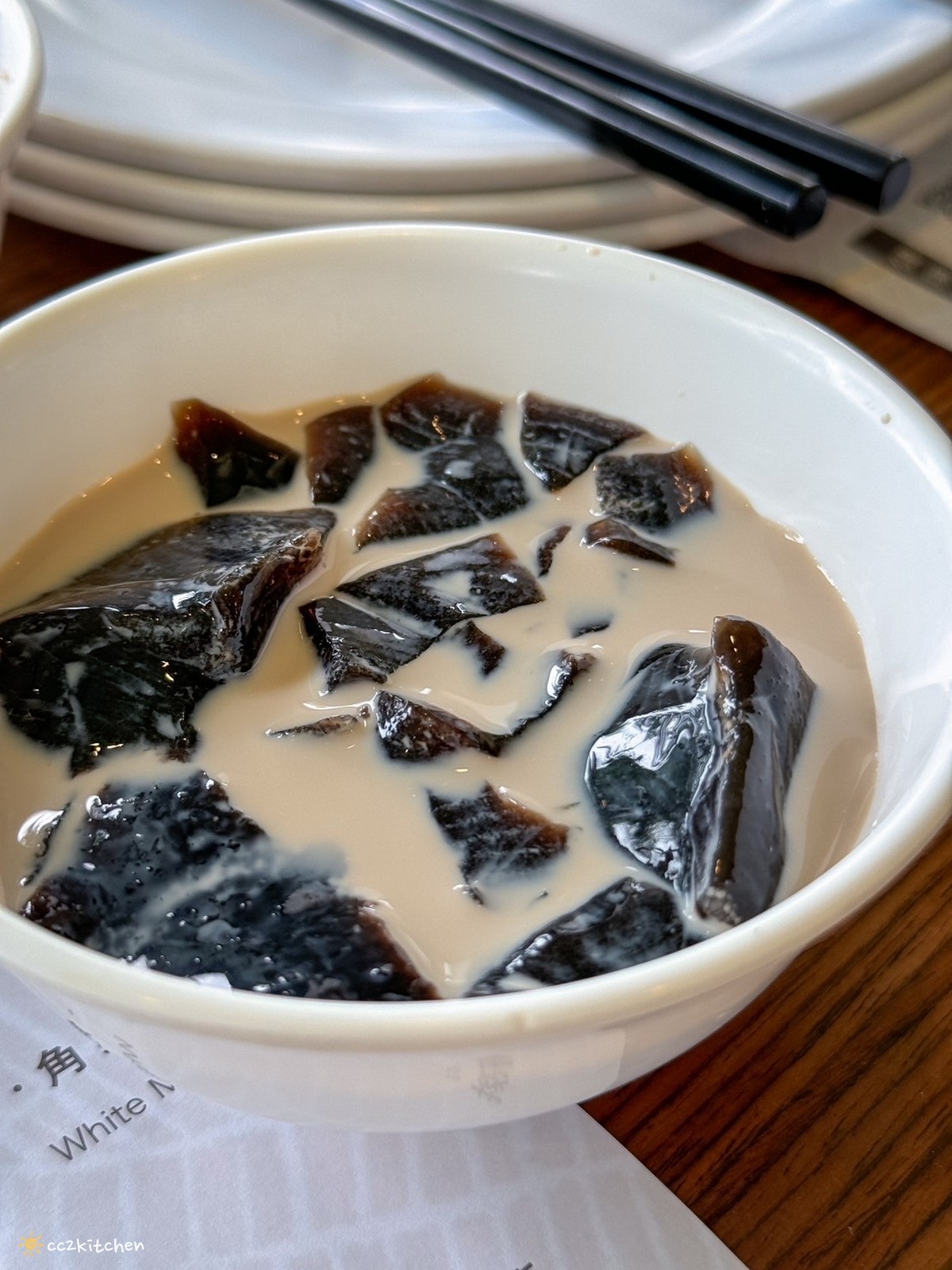 【2025台東初鹿一日遊】初鹿美食景點旅遊指南~一日茶農採茶趣、藥草火鍋吃到飽、深山裡的柴燒陶藝、釋迦鑰匙圈DIY ! - 第56張圖