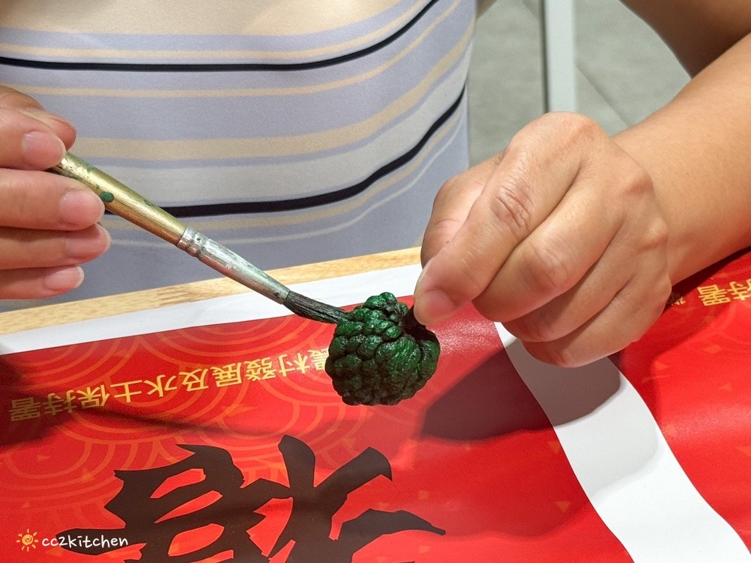 【2025台東初鹿一日遊】初鹿美食景點旅遊指南~一日茶農採茶趣、藥草火鍋吃到飽、深山裡的柴燒陶藝、釋迦鑰匙圈DIY ! - 第80張圖