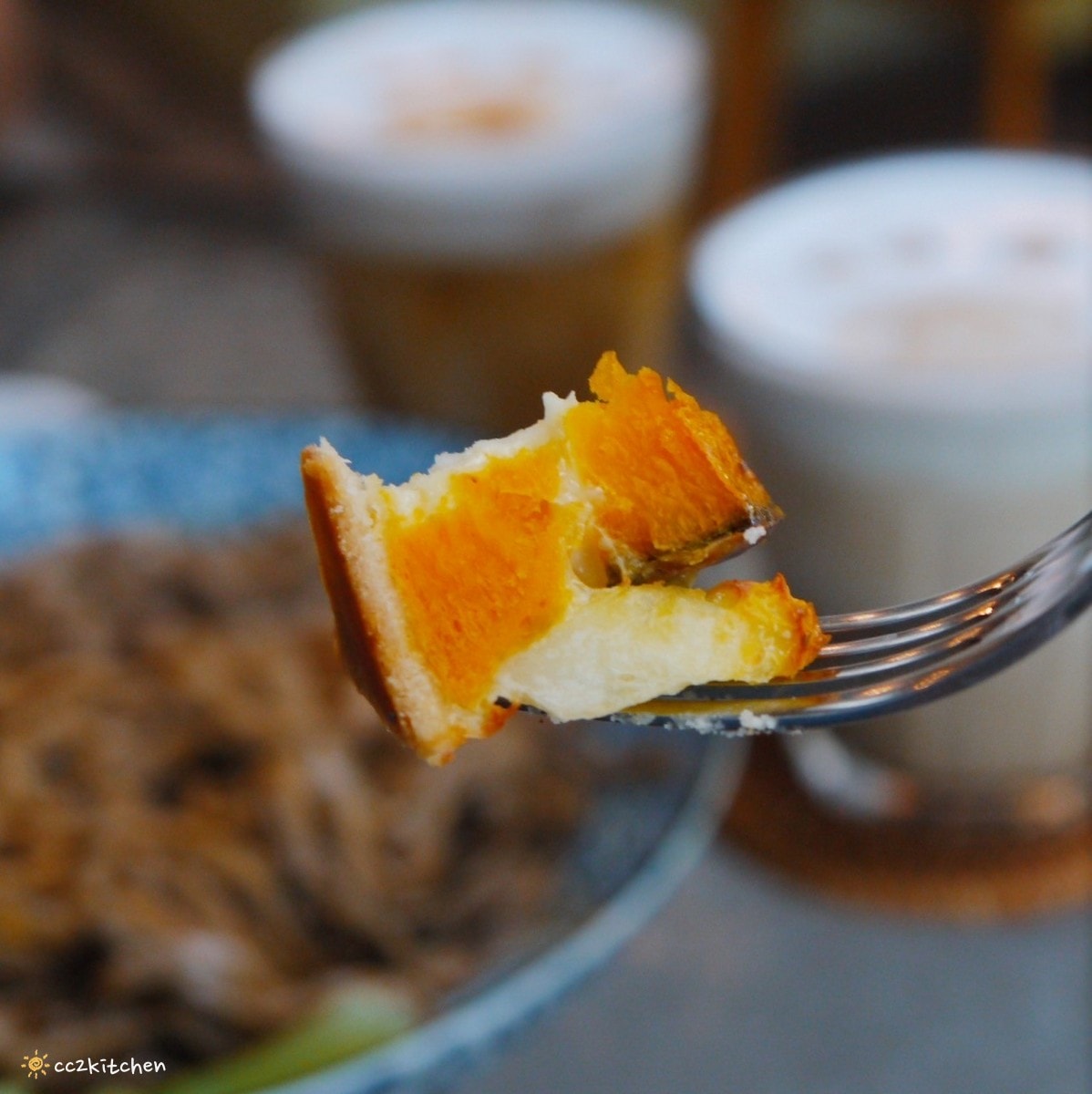 台東池上咖啡「小安比樂」feat.卡琺之谷，隱藏在稻香中的鄉村風咖啡廳！點一份仙草麵做的麻香拌麵、手工鄉村鹹派～在一片綠意中感受老宅漫時光。