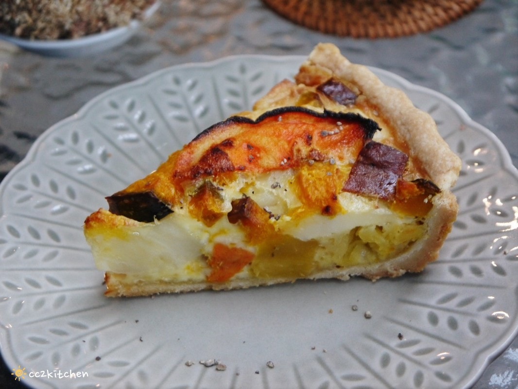 台東池上咖啡「小安比樂」feat.卡琺之谷，隱藏在稻香中的鄉村風咖啡廳！點一份仙草麵做的麻香拌麵、手工鄉村鹹派～在一片綠意中感受老宅漫時光。