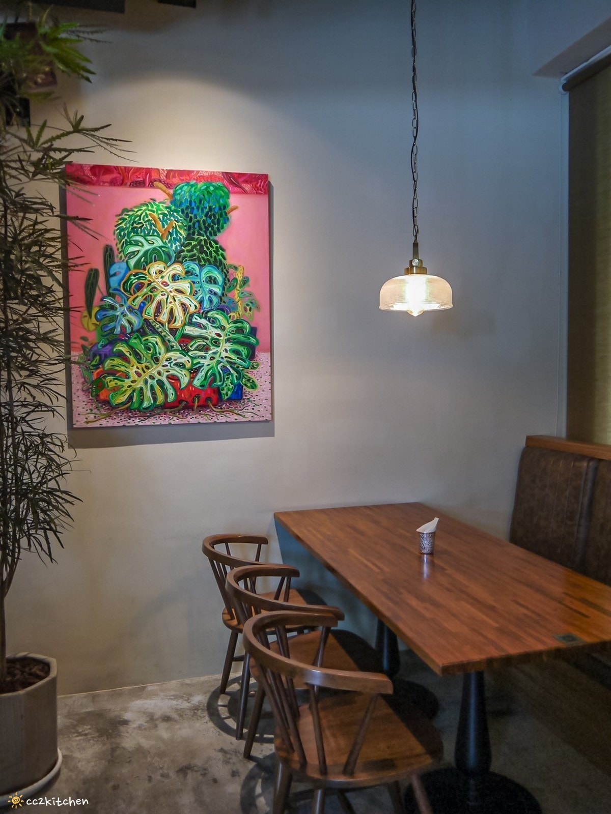 花蓮森林系網美餐廳「山下陳涼Enjoy the cool」，主打東南亞特色料理，鄰近山度空間、遠雄海洋公園。