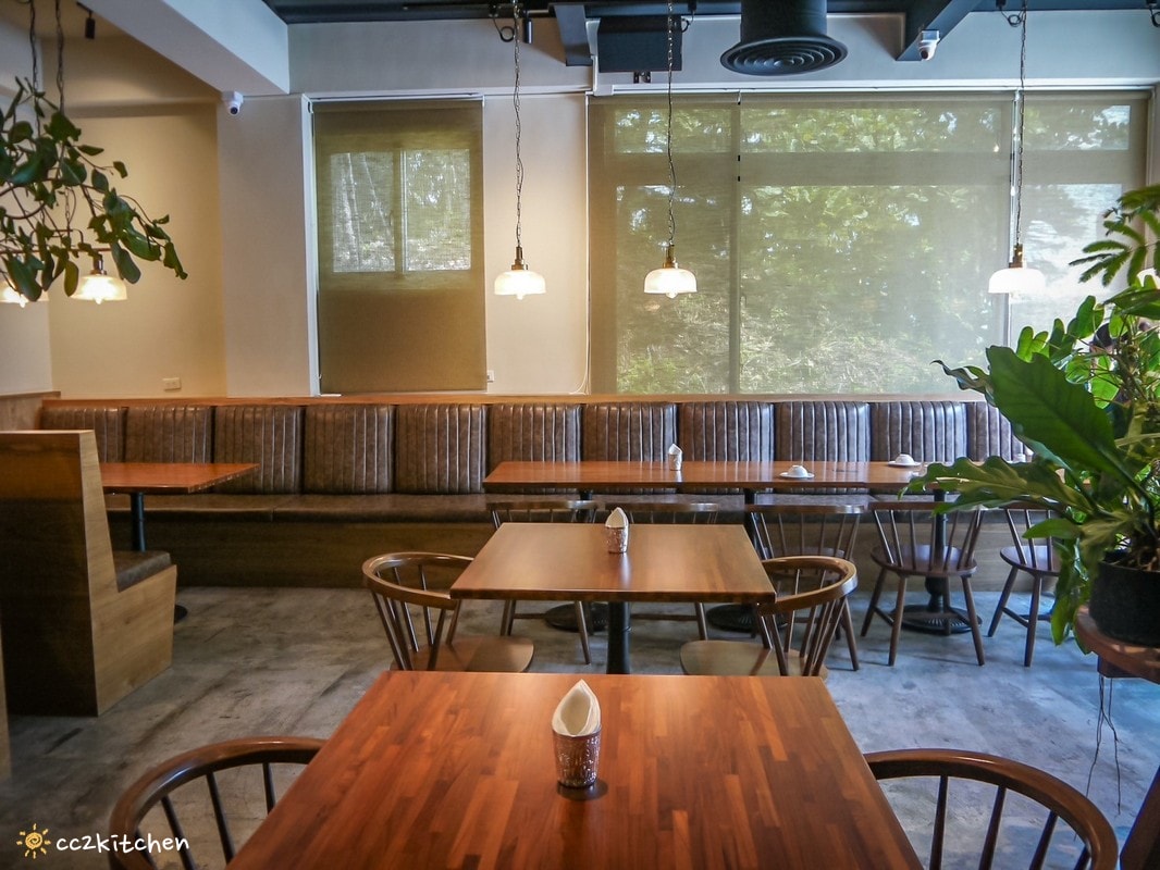 花蓮森林系網美餐廳「山下陳涼Enjoy the cool」，主打東南亞特色料理，鄰近山度空間、遠雄海洋公園。