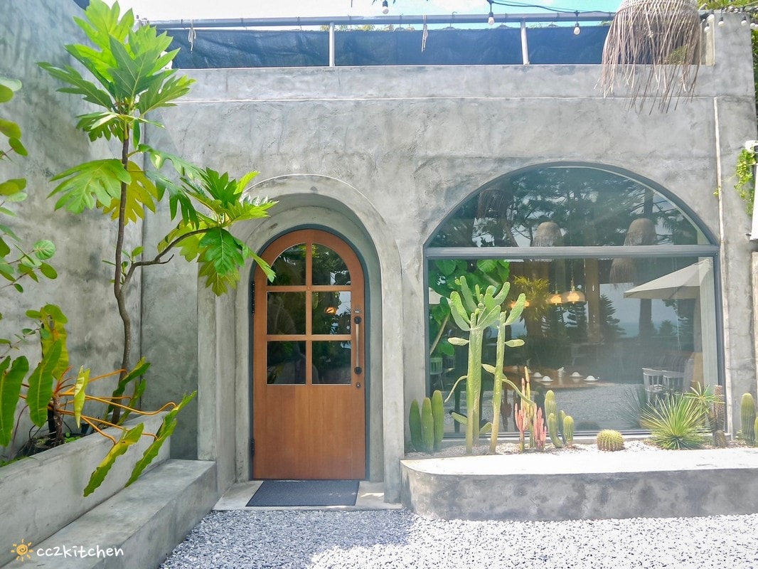 花蓮森林系網美餐廳「山下陳涼Enjoy the cool」，主打東南亞特色料理，鄰近山度空間、遠雄海洋公園。