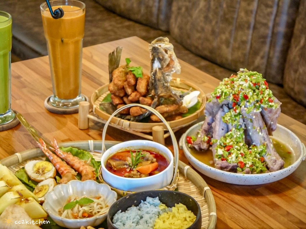 花蓮森林系網美餐廳「山下陳涼Enjoy the cool」，主打東南亞特色料理，鄰近山度空間、遠雄海洋公園。