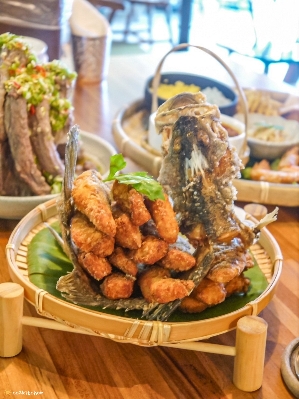 花蓮森林系網美餐廳「山下陳涼Enjoy the cool」，主打東南亞特色料理，鄰近山度空間、遠雄海洋公園。