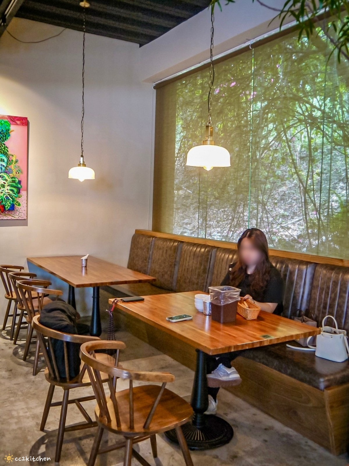 花蓮森林系網美餐廳「山下陳涼Enjoy the cool」，主打東南亞特色料理，鄰近山度空間、遠雄海洋公園。