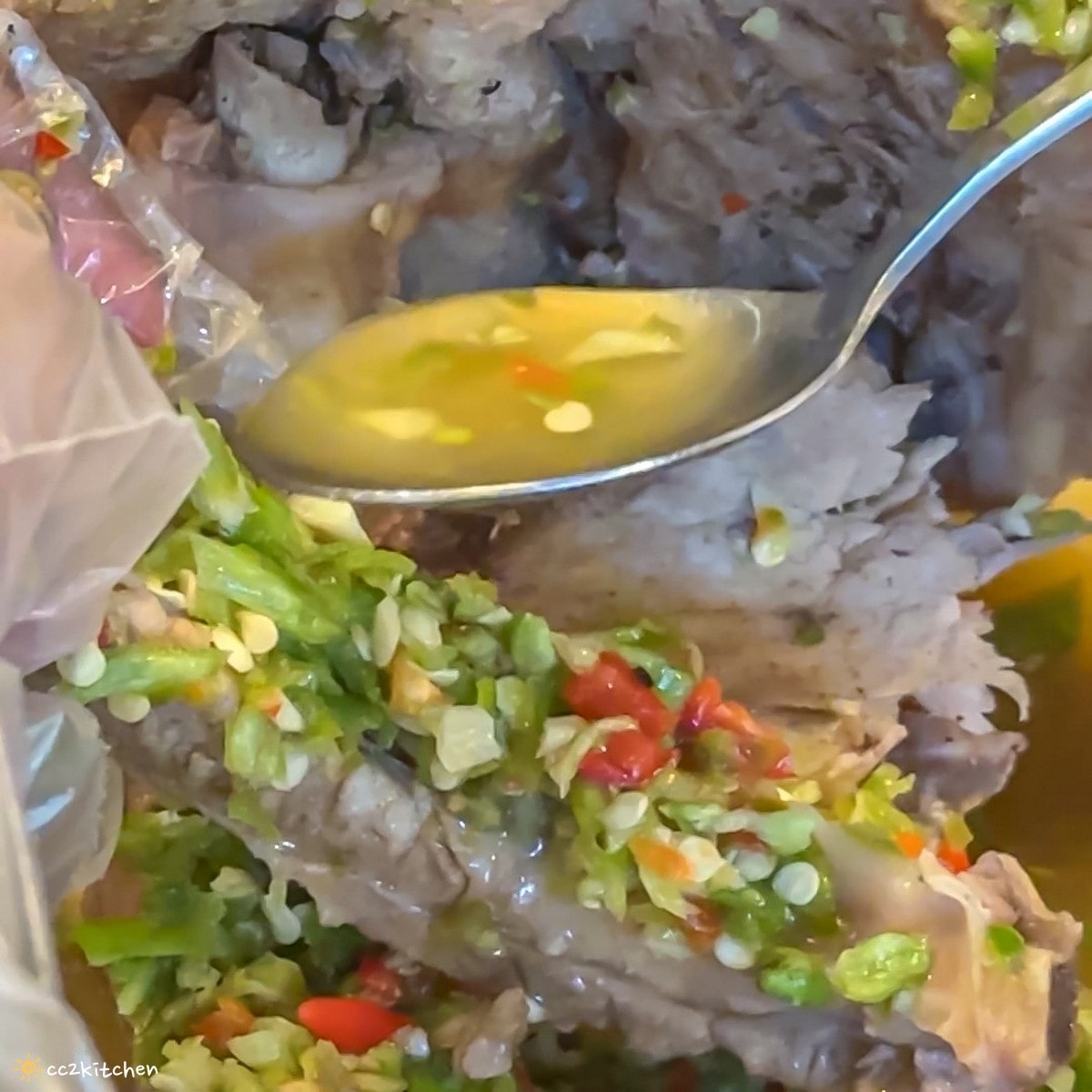 花蓮森林系網美餐廳「山下陳涼Enjoy the cool」，主打東南亞特色料理，鄰近山度空間、遠雄海洋公園。