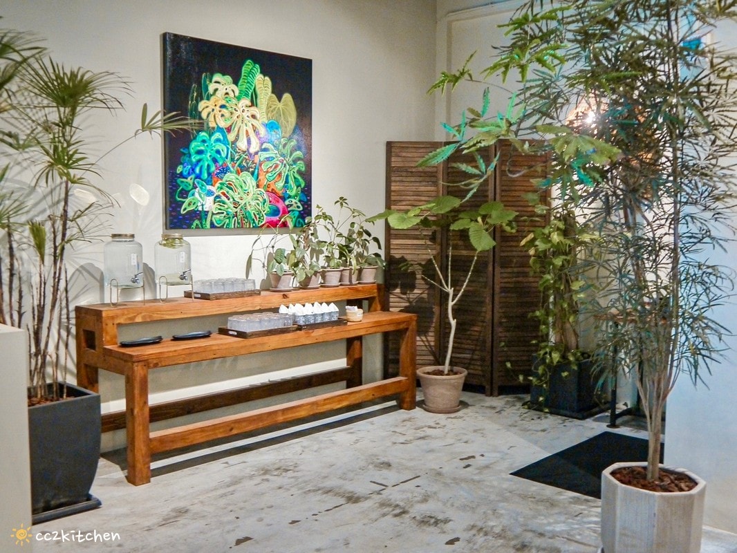 花蓮森林系網美餐廳「山下陳涼Enjoy the cool」，主打東南亞特色料理，鄰近山度空間、遠雄海洋公園。