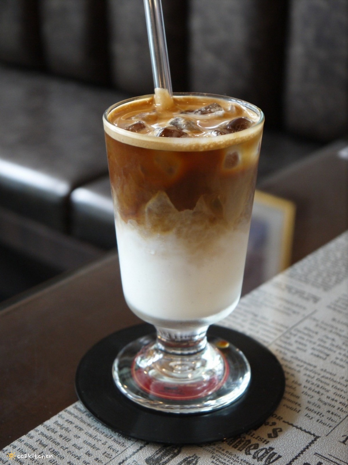 花蓮早午餐「巷弄李Sin Café」吉安自立路上的氣派豪宅裡，隱藏著一間英倫風咖啡廳！早午餐拼盤豐盛，推薦歐式嫩煎雞腿早午餐。