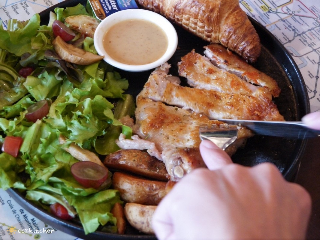 花蓮早午餐「巷弄李Sin Café」吉安自立路上的氣派豪宅裡，隱藏著一間英倫風咖啡廳！早午餐拼盤豐盛，推薦歐式嫩煎雞腿早午餐。