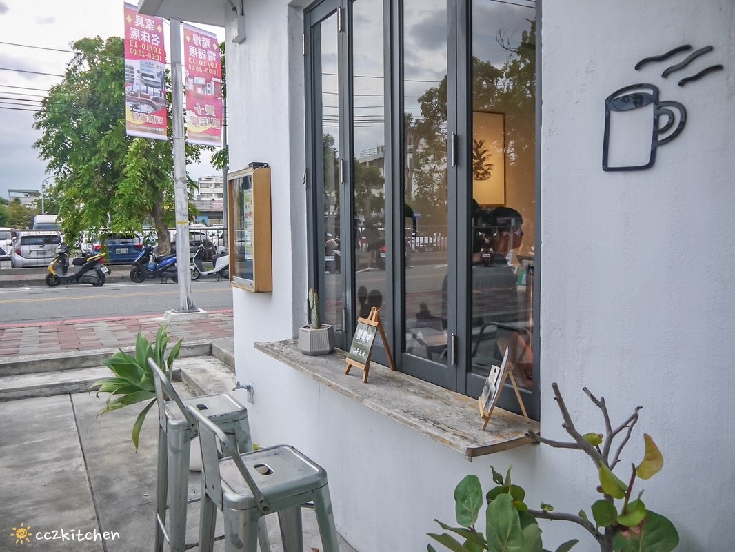 全台灣最浪漫的實體電台!花蓮「想你電台Miss You Radio 」,乘載著想念的咖啡廳~聽黑膠唱片、錄音帶喝咖啡吃甜點,在這裡想念你想念的人吧! - 第5張圖 全台灣最浪漫的實體電台!花蓮「想你電台Miss You Radio 」,乘載著想念的咖啡廳~聽黑膠唱片、錄音帶喝咖啡吃甜點,在這裡想念你想念的人吧!