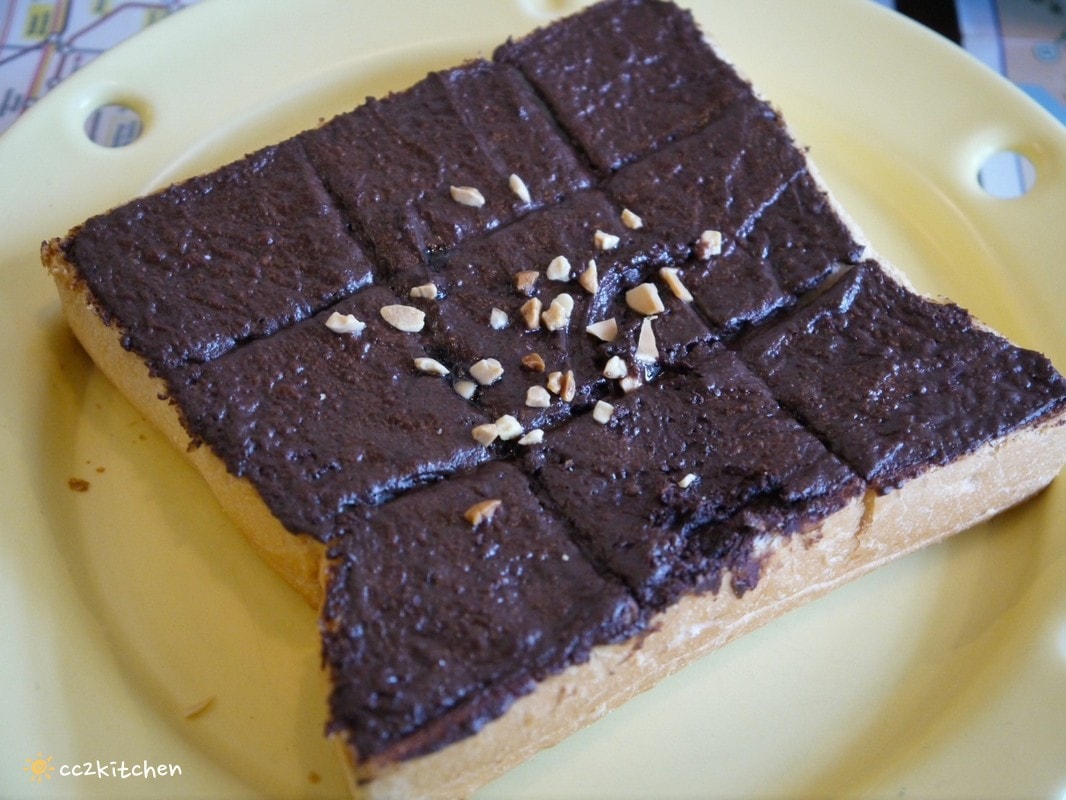 花蓮早午餐「巷弄李Sin Café」吉安自立路上的氣派豪宅裡,隱藏著一間英倫風咖啡廳!早午餐拼盤豐盛,推薦歐式嫩煎雞腿早午餐。 - 第24張圖
