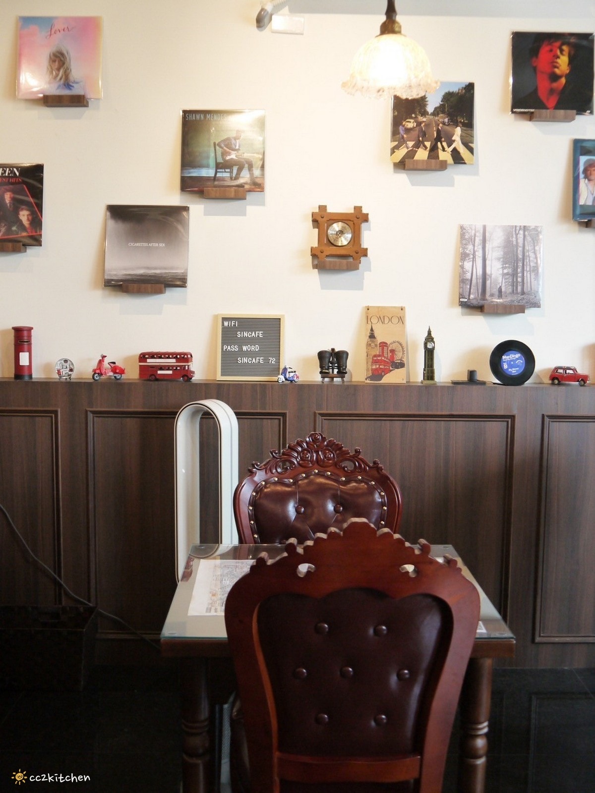 花蓮早午餐「巷弄李Sin Café」吉安自立路上的氣派豪宅裡,隱藏著一間英倫風咖啡廳!早午餐拼盤豐盛,推薦歐式嫩煎雞腿早午餐。 - 第11張圖