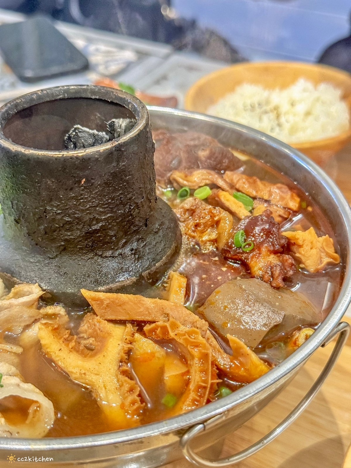 花蓮「鍋隱 GOIN Hot Pot 原創個人炭燒鍋」超人氣美式風個人炭燒小火鍋!推薦麻辣過癮鍋,料多實在、肉肉控最愛!大口吃好過癮~ - 第19張圖